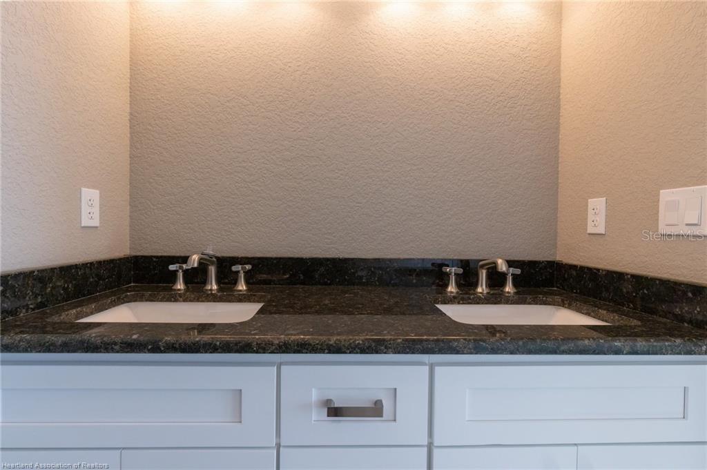 Image 43 of 47 For 1942 Oasis Boulevard 1942