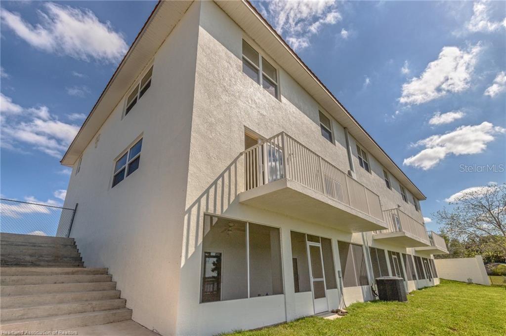 Image 7 of 47 For 1942 Oasis Boulevard 1942