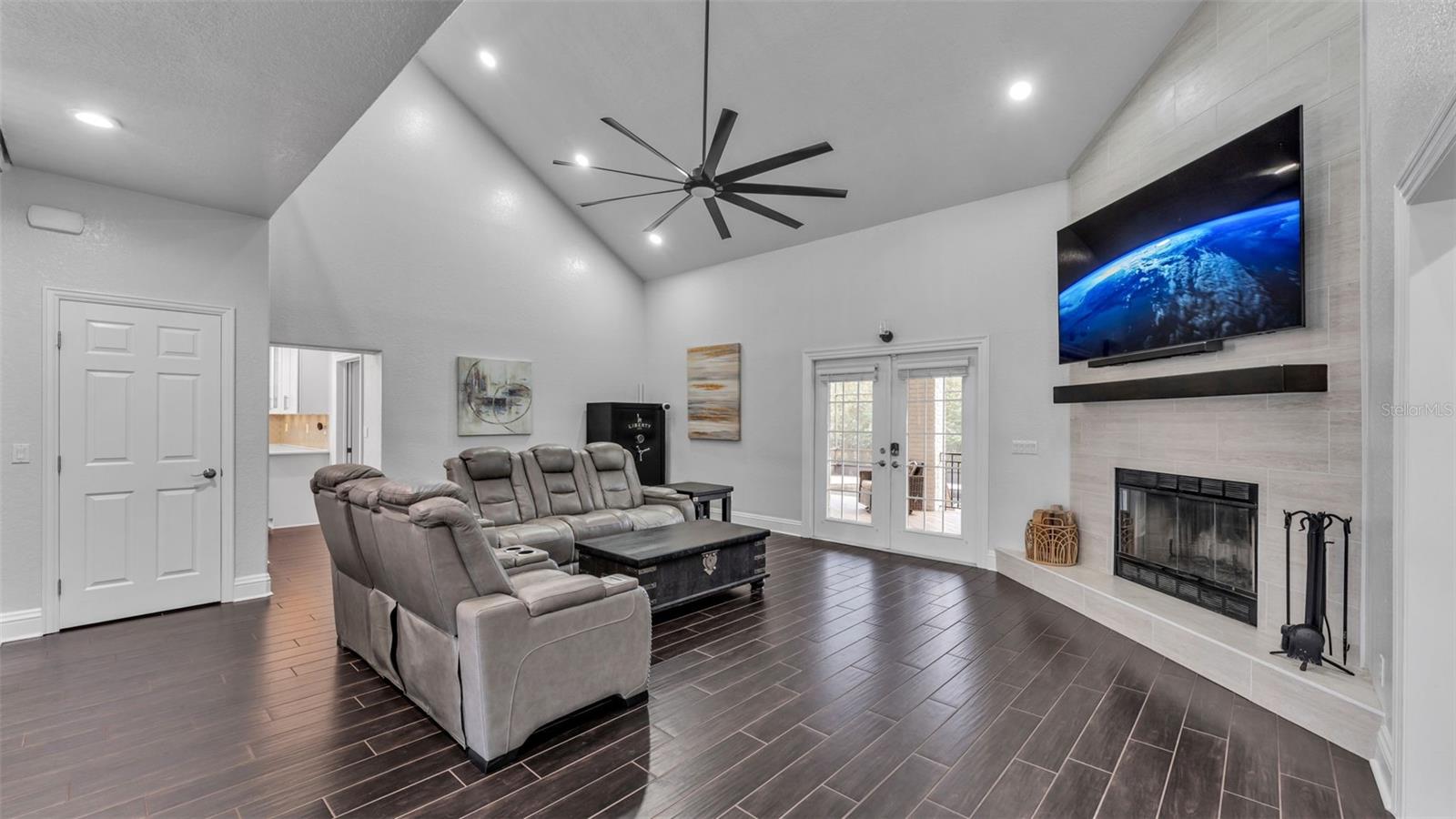 Image 15 of 75 For 109 Van Fleet Court