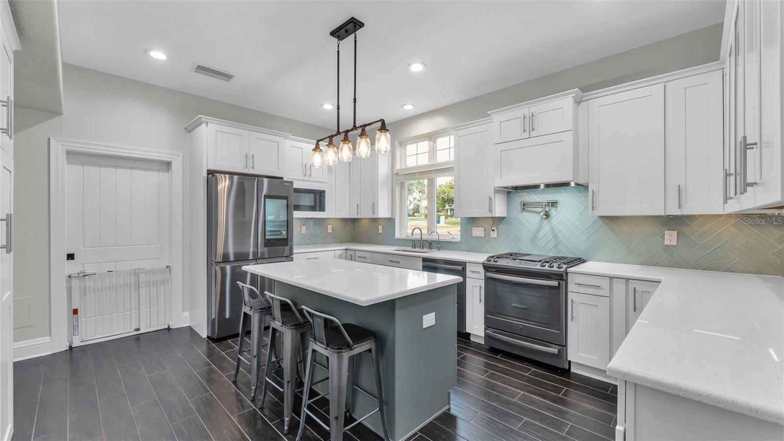 Image 24 of 75 For 109 Van Fleet Court