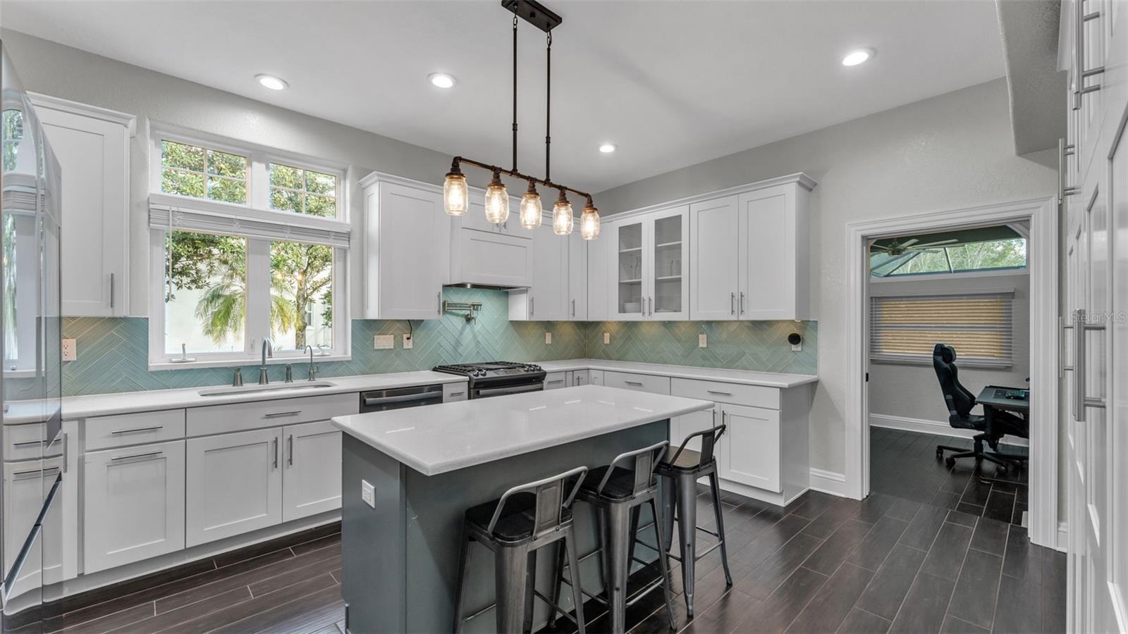 Image 25 of 75 For 109 Van Fleet Court