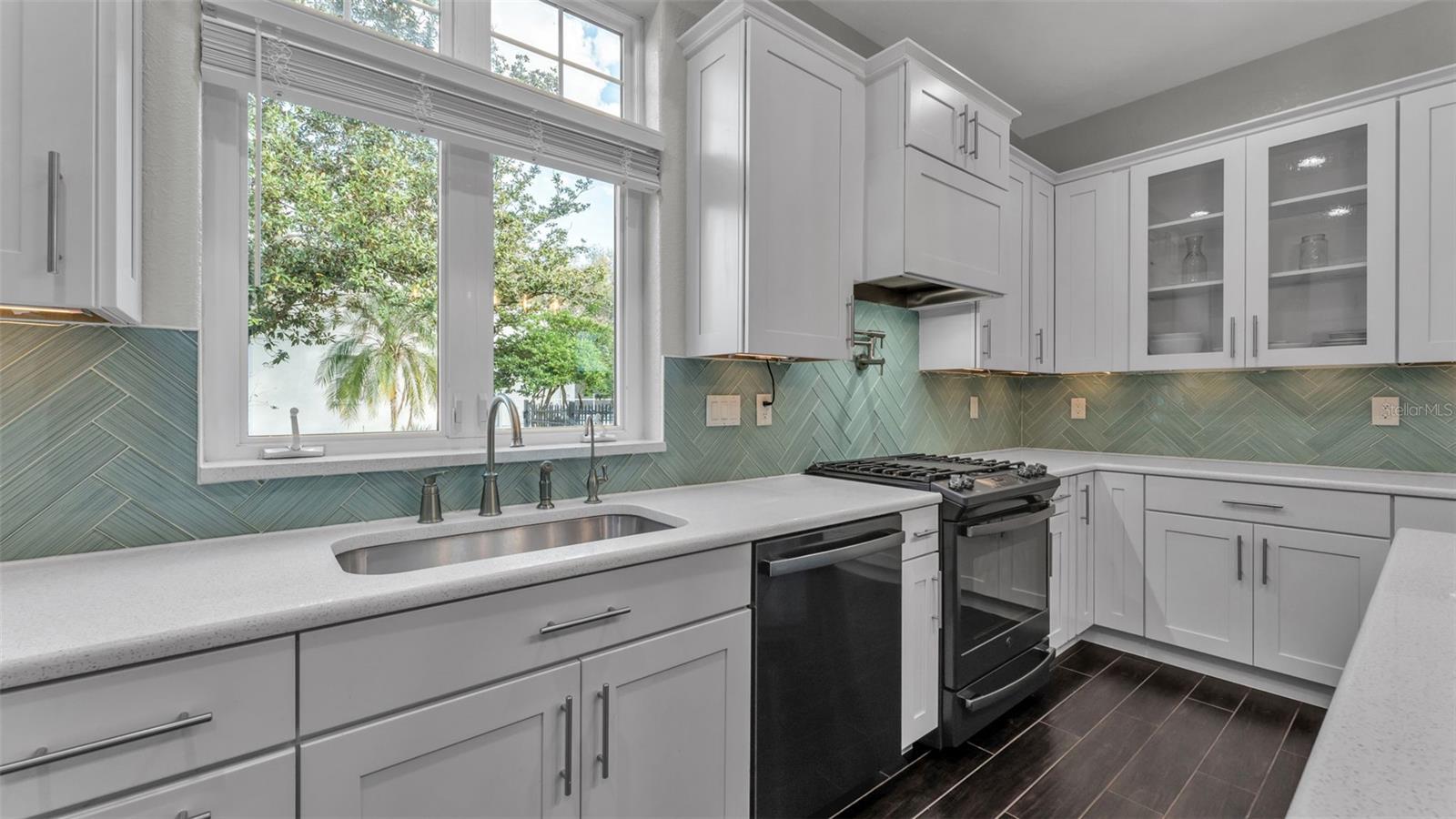 Image 27 of 75 For 109 Van Fleet Court