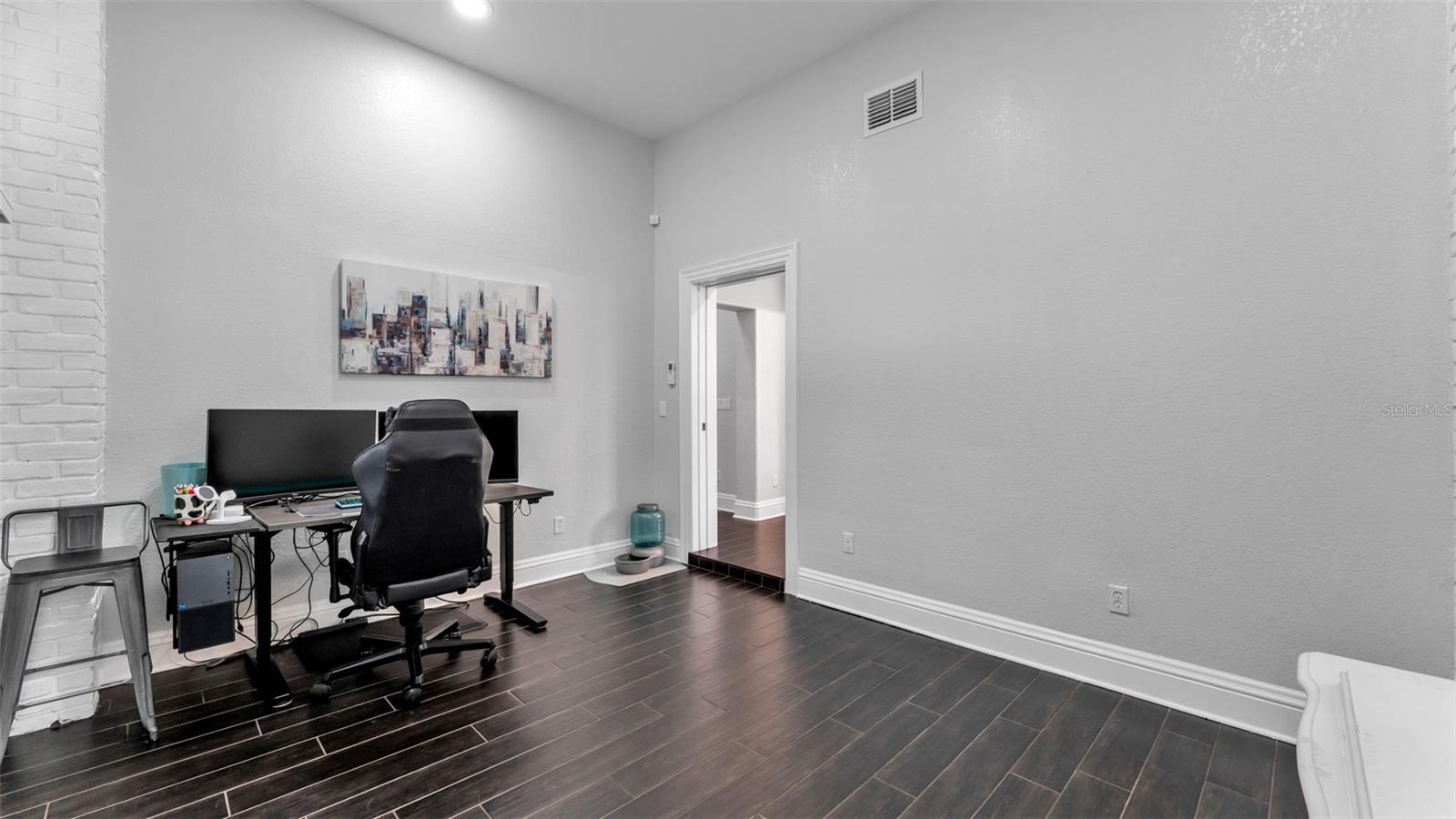 Image 30 of 75 For 109 Van Fleet Court