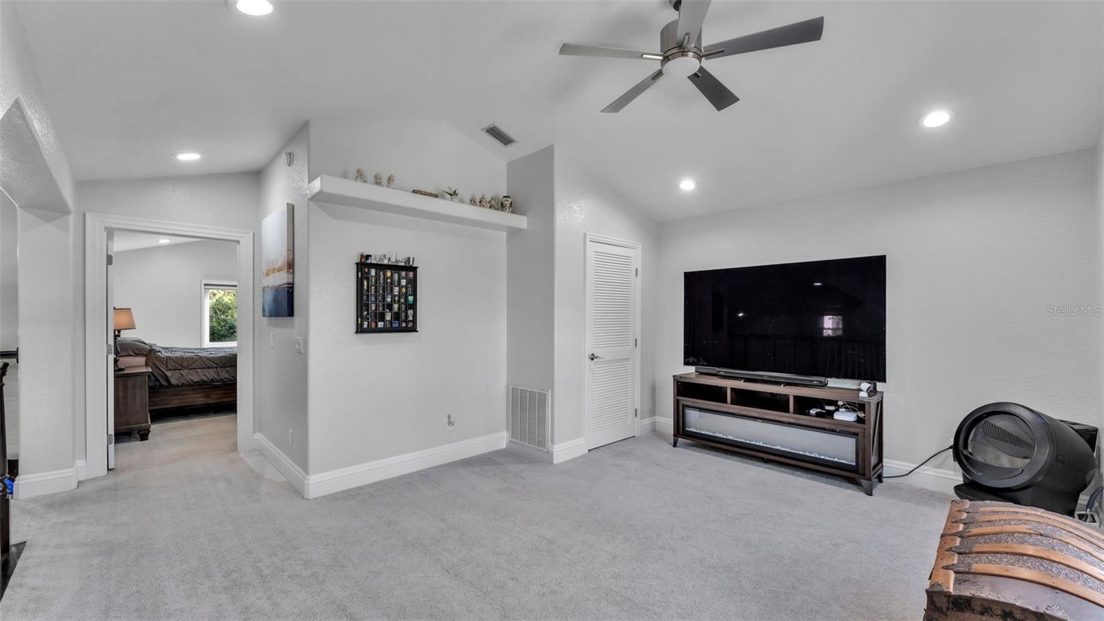 Image 34 of 75 For 109 Van Fleet Court