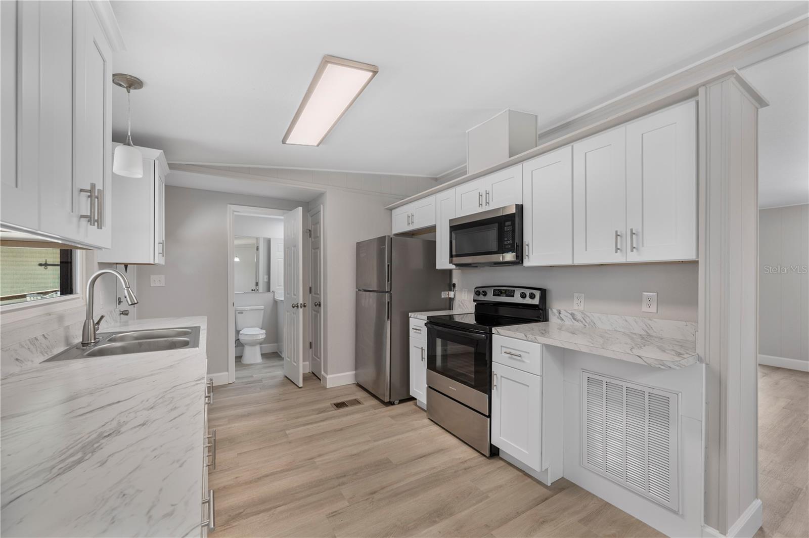 Image 6 of 31 For 2055 Floral Avenue 117