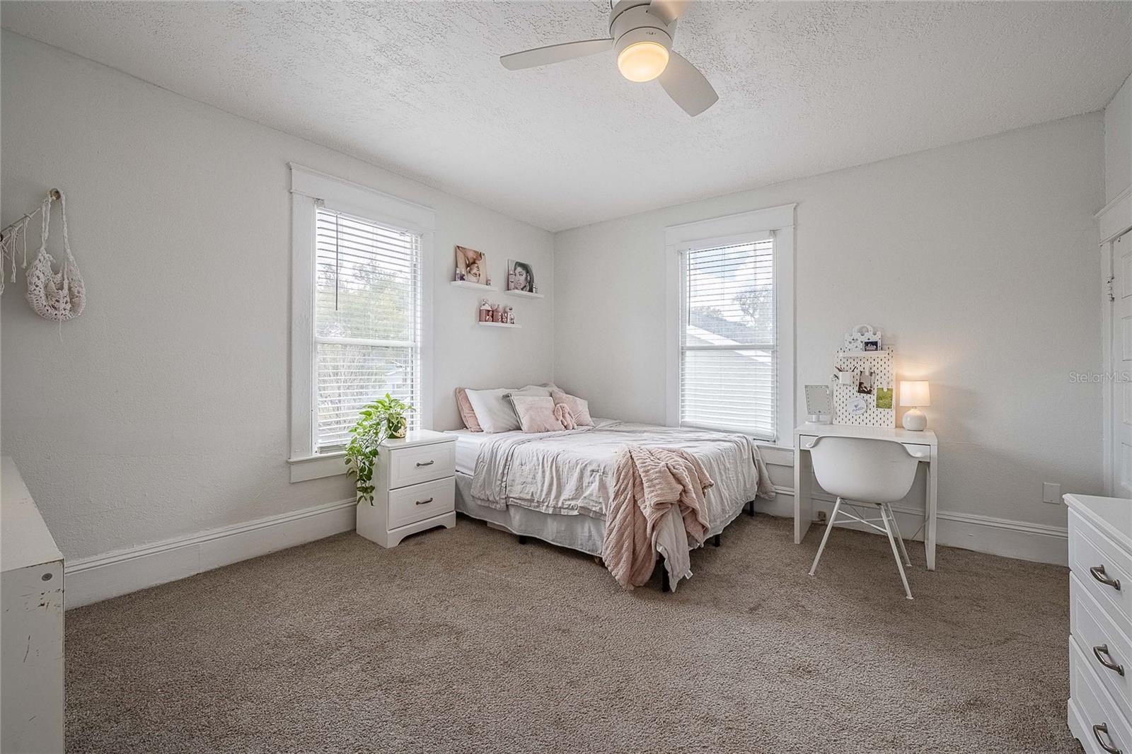 Image 13 of 49 For 402 Poinsettia Street