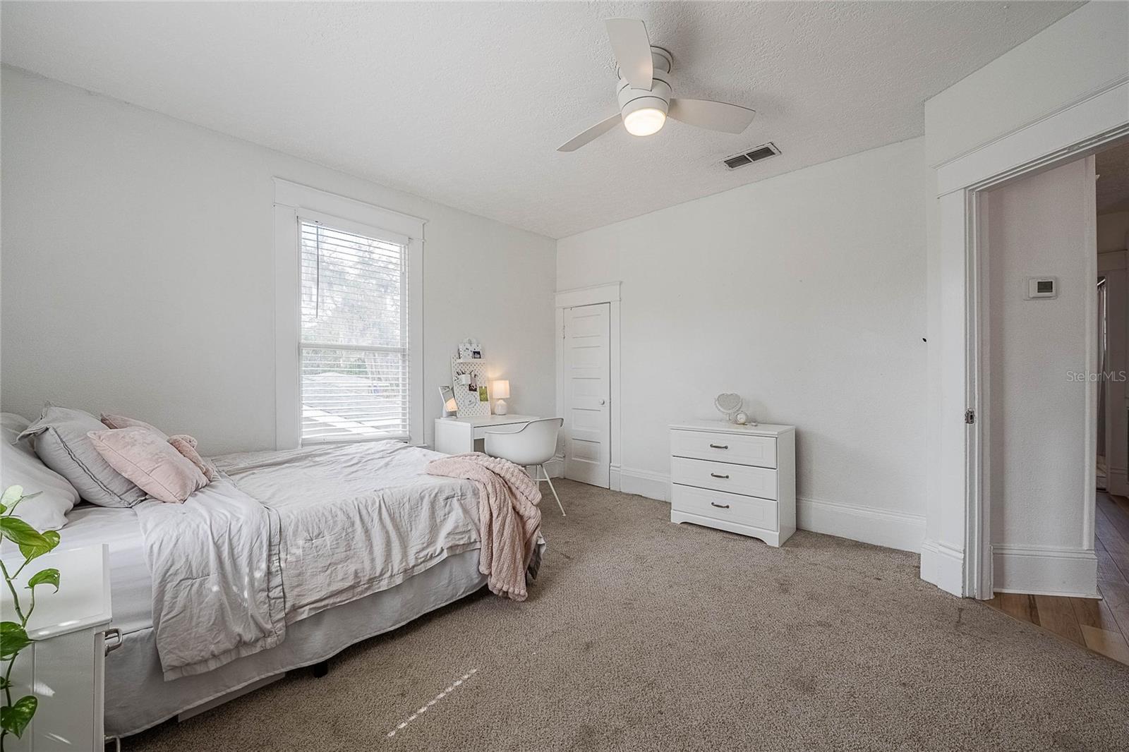 Image 14 of 49 For 402 Poinsettia Street