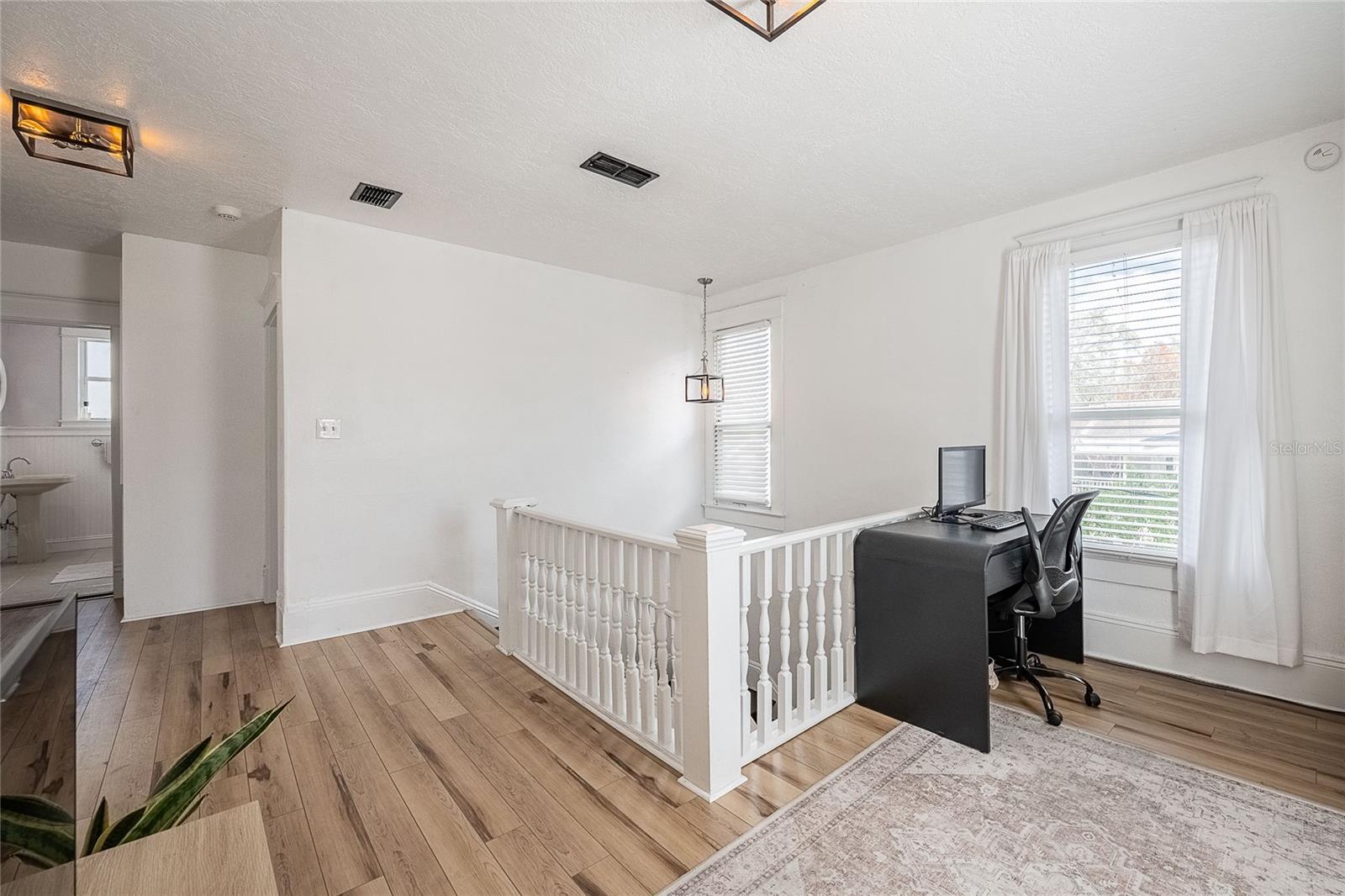 Image 17 of 49 For 402 Poinsettia Street