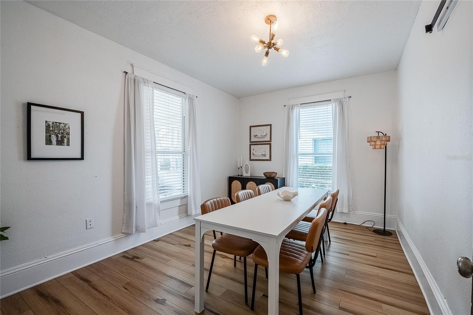 Image 22 of 49 For 402 Poinsettia Street