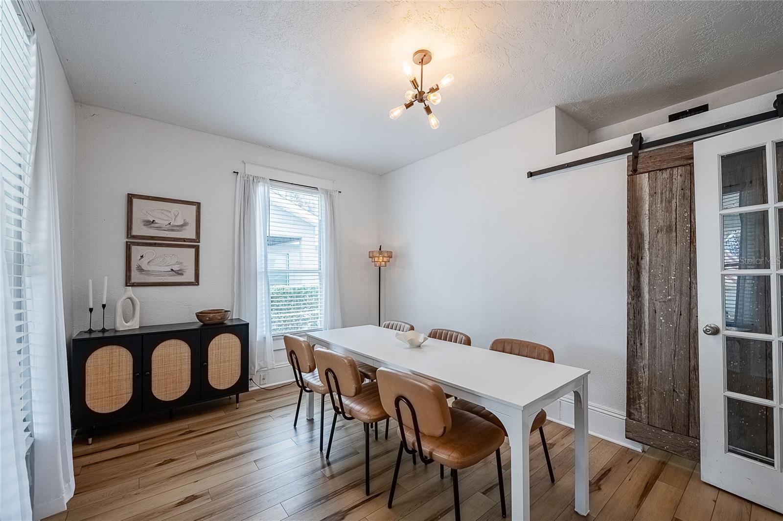 Image 23 of 49 For 402 Poinsettia Street