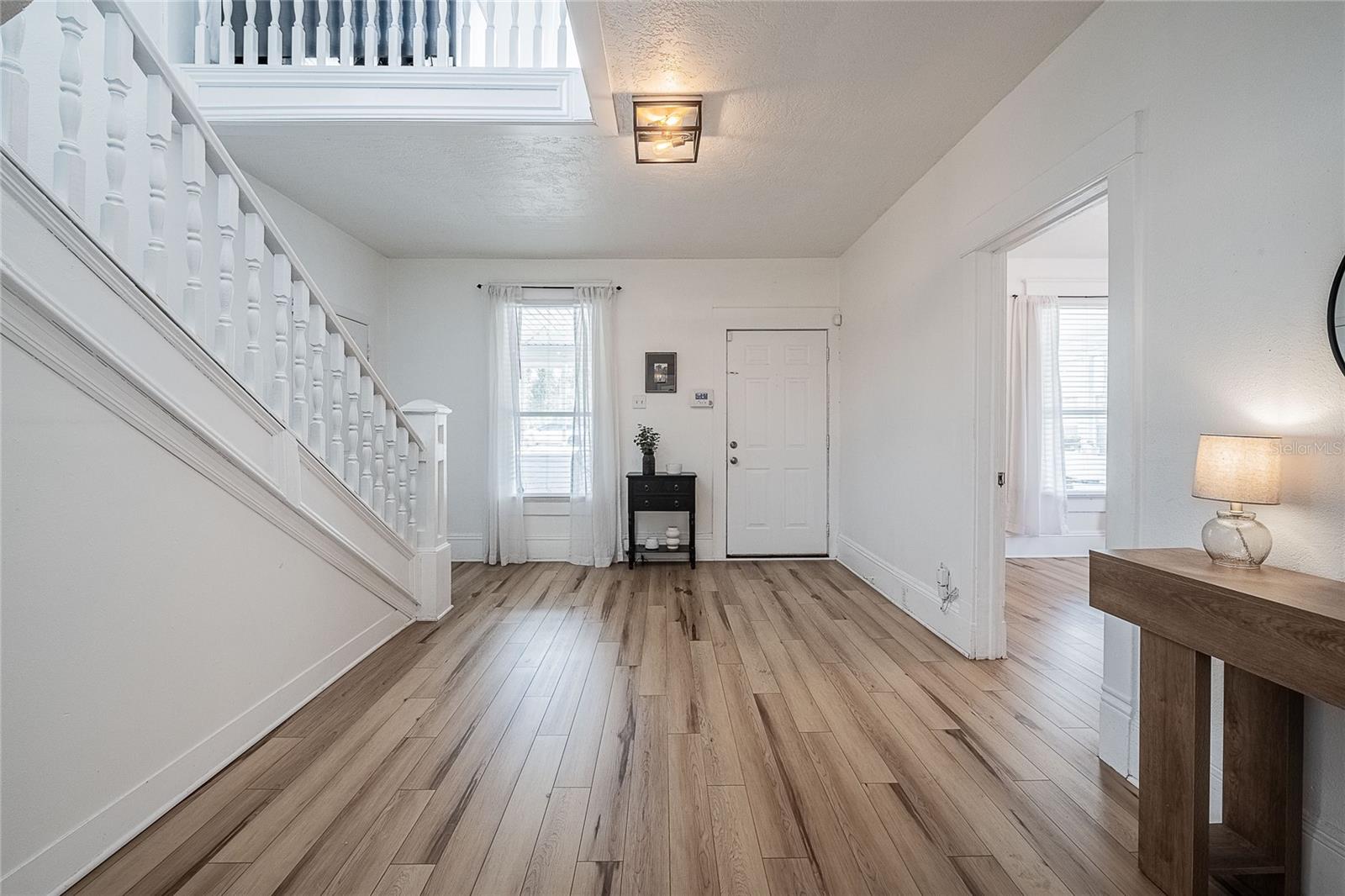 Image 25 of 49 For 402 Poinsettia Street