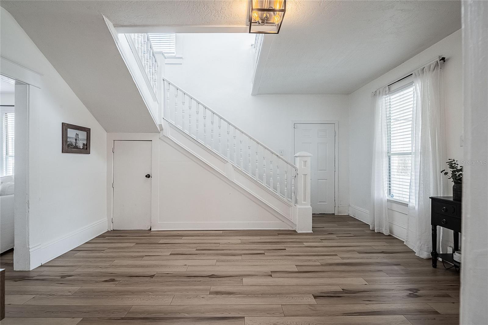 Image 26 of 49 For 402 Poinsettia Street