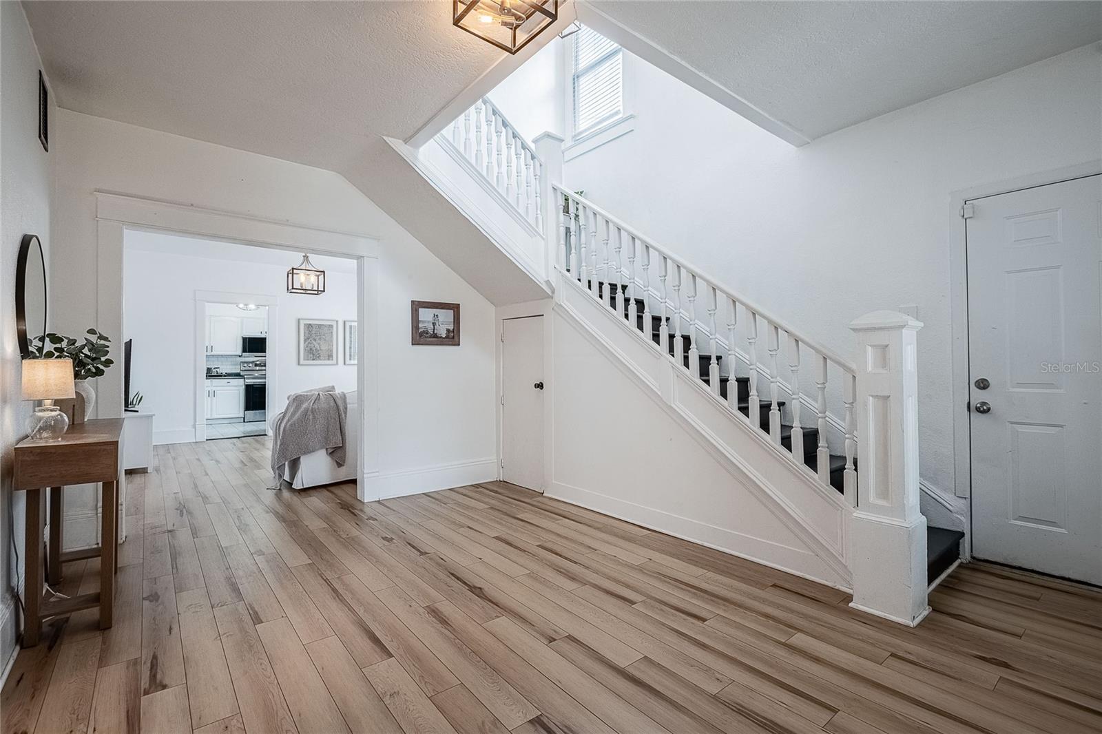 Image 27 of 49 For 402 Poinsettia Street