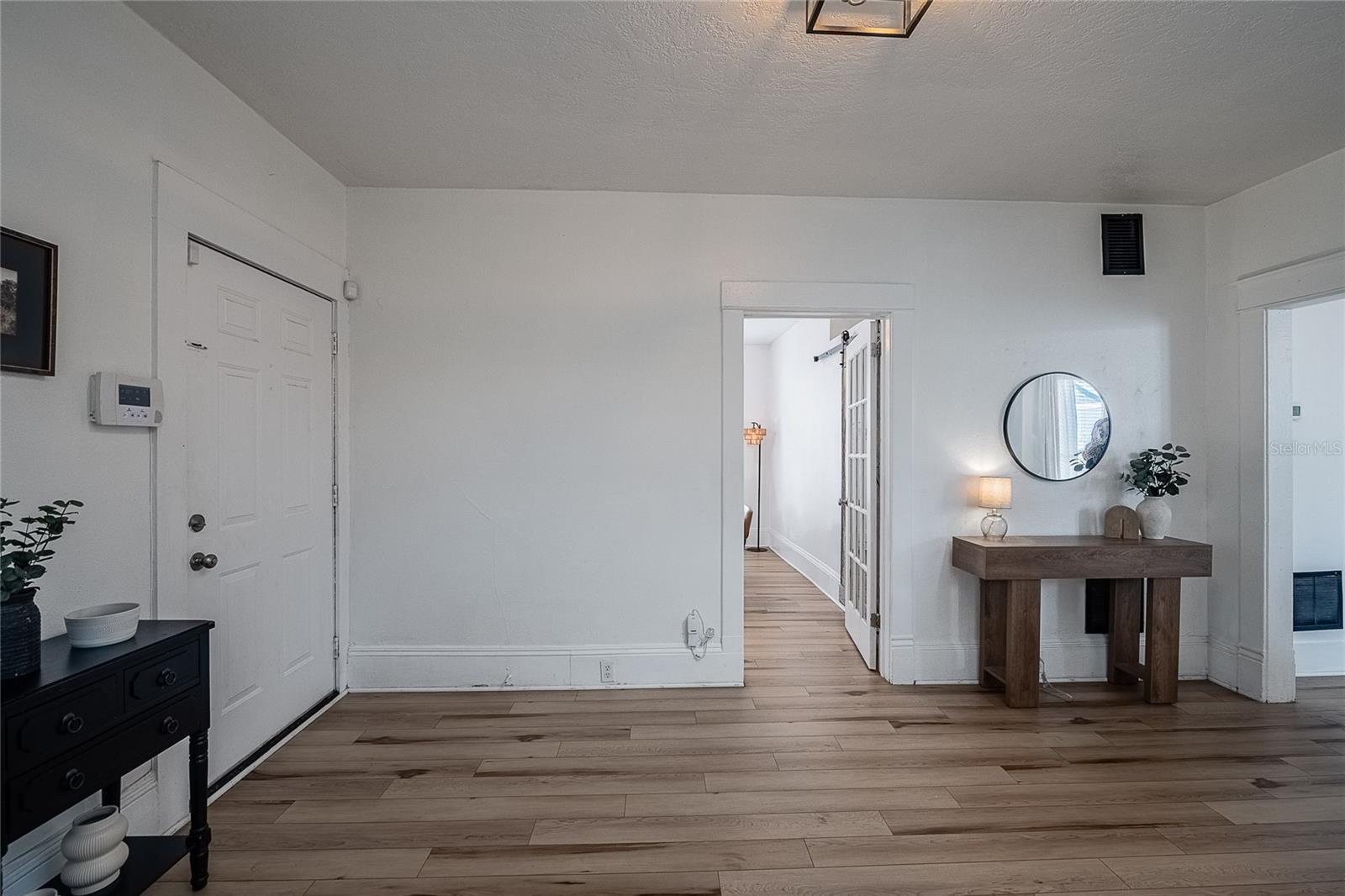 Image 28 of 49 For 402 Poinsettia Street