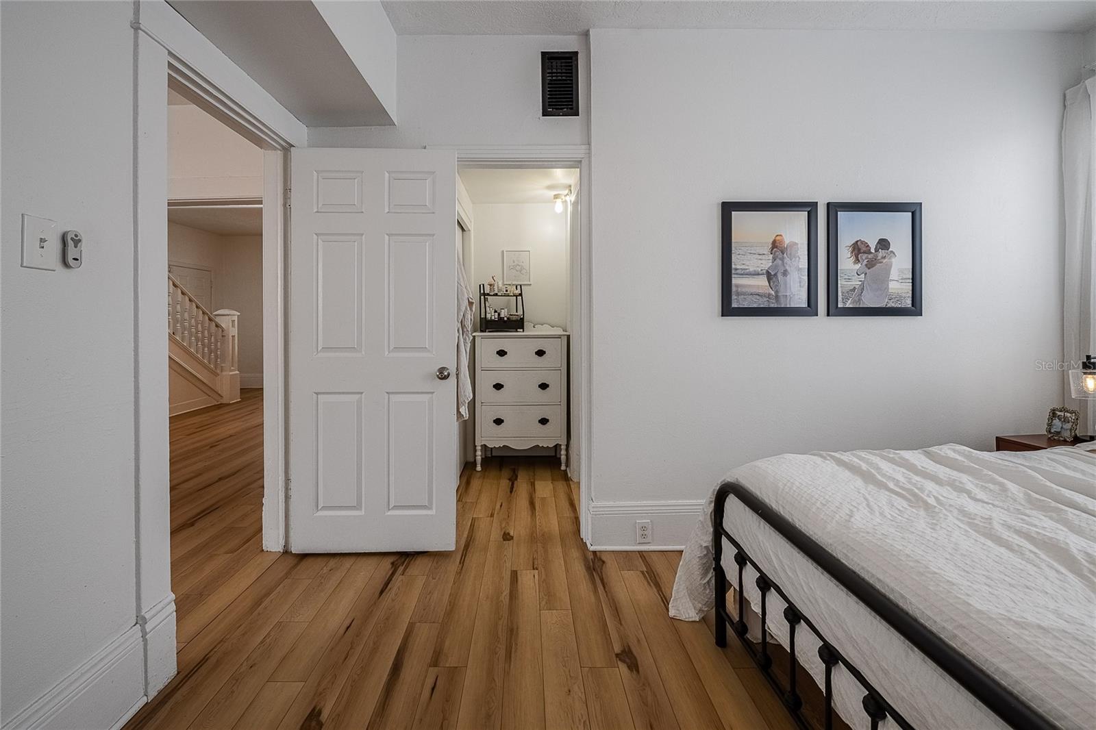 Image 33 of 49 For 402 Poinsettia Street