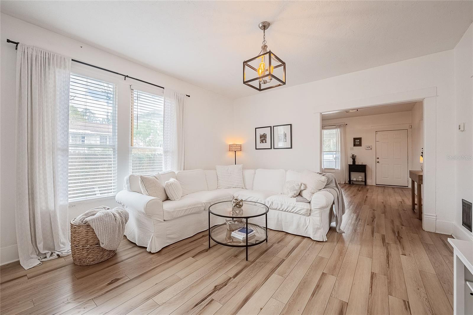 Image 35 of 49 For 402 Poinsettia Street