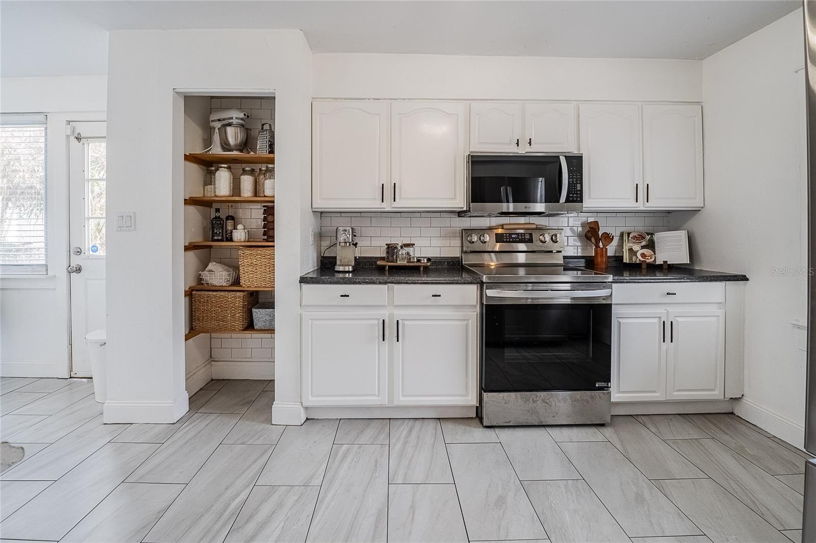 Image 37 of 49 For 402 Poinsettia Street