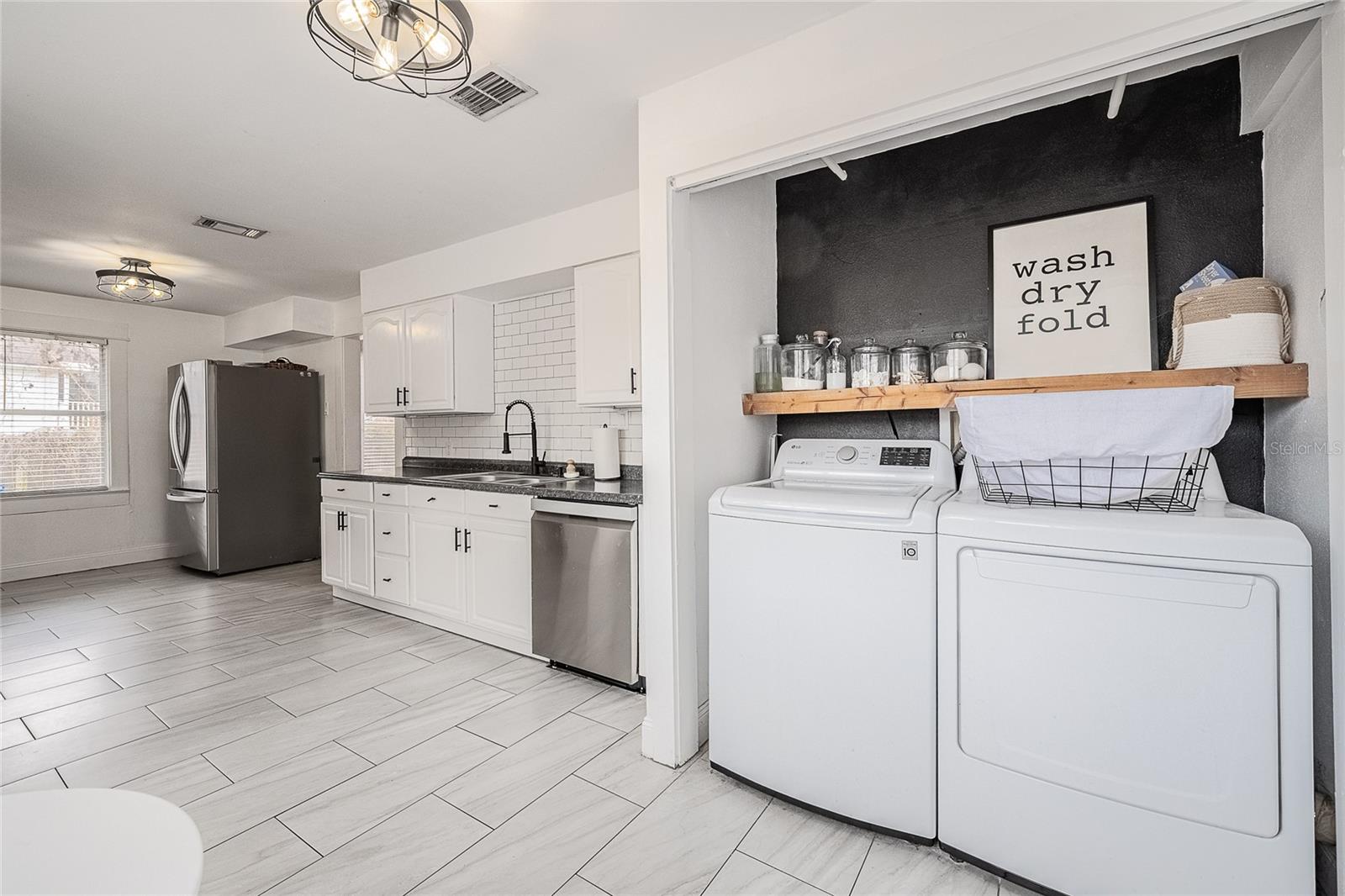 Image 40 of 49 For 402 Poinsettia Street