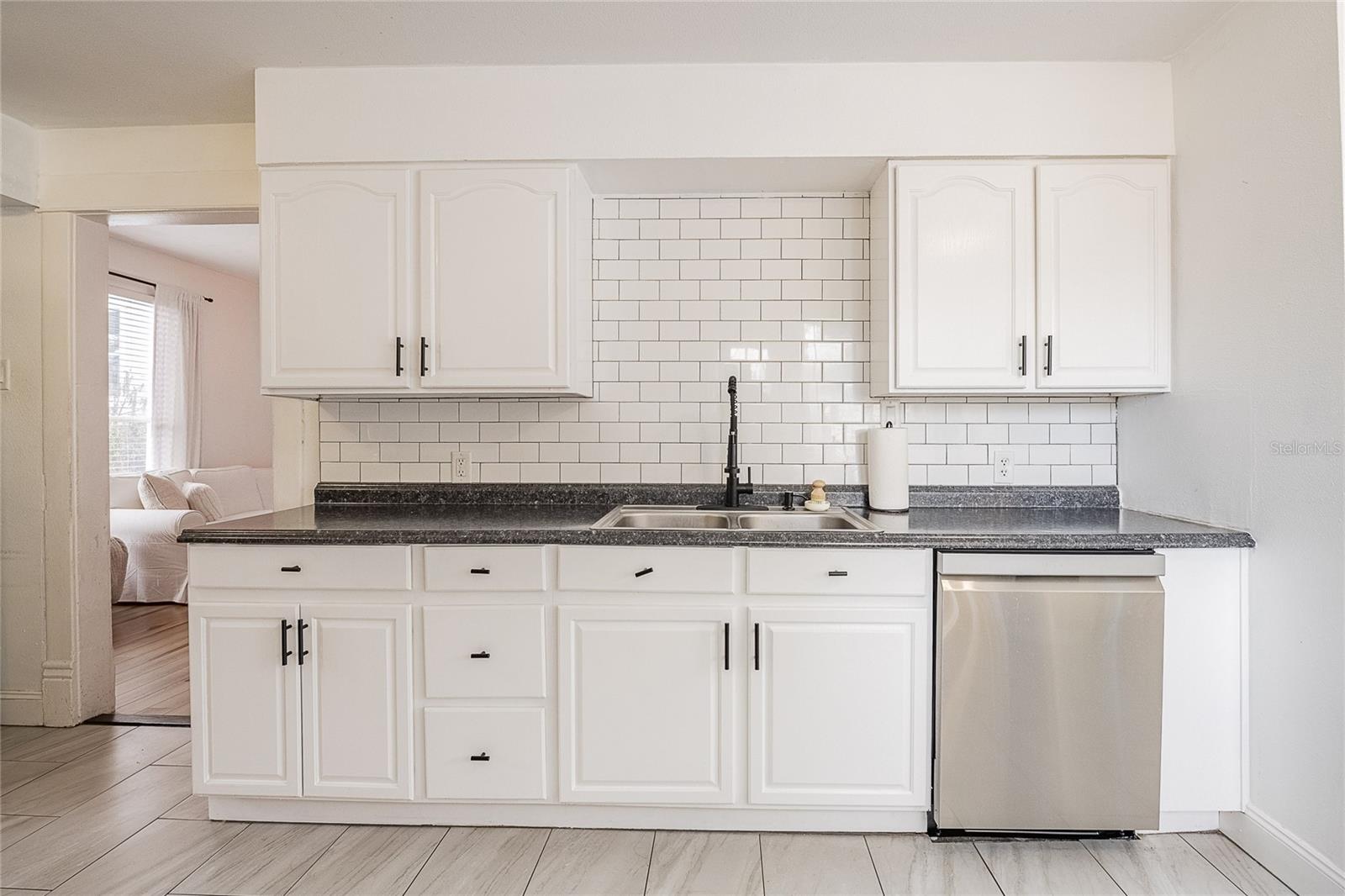 Image 41 of 49 For 402 Poinsettia Street