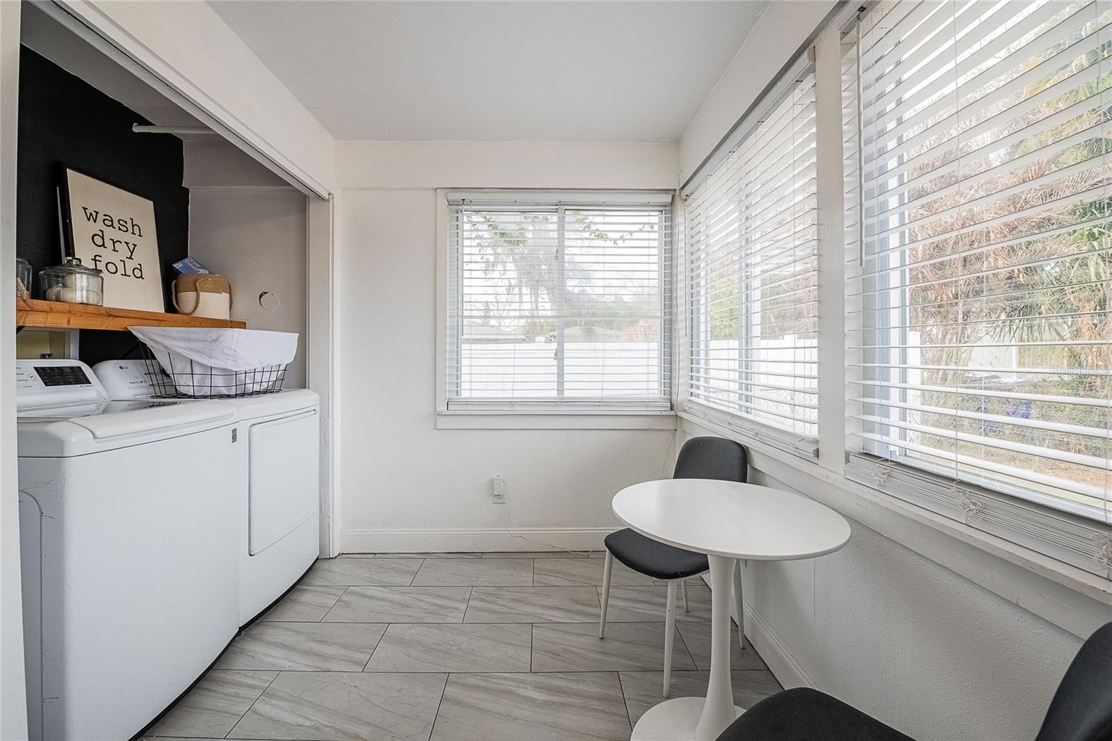 Image 42 of 49 For 402 Poinsettia Street