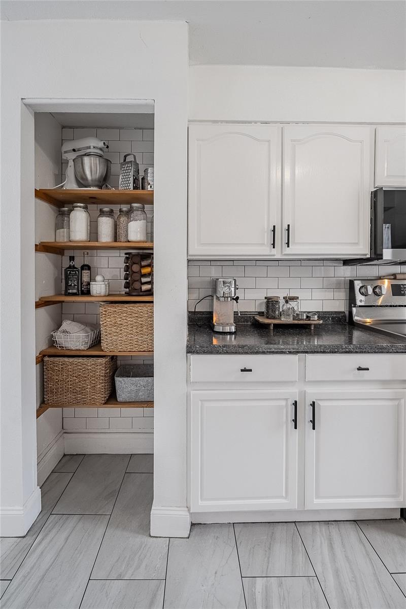 Image 43 of 49 For 402 Poinsettia Street