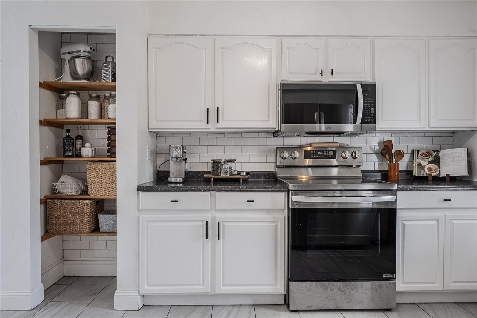 Image 44 of 49 For 402 Poinsettia Street