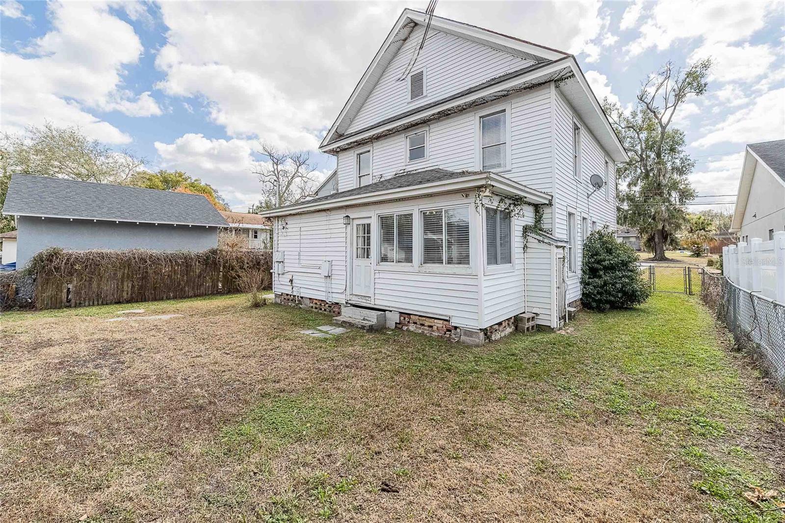 Image 45 of 49 For 402 Poinsettia Street