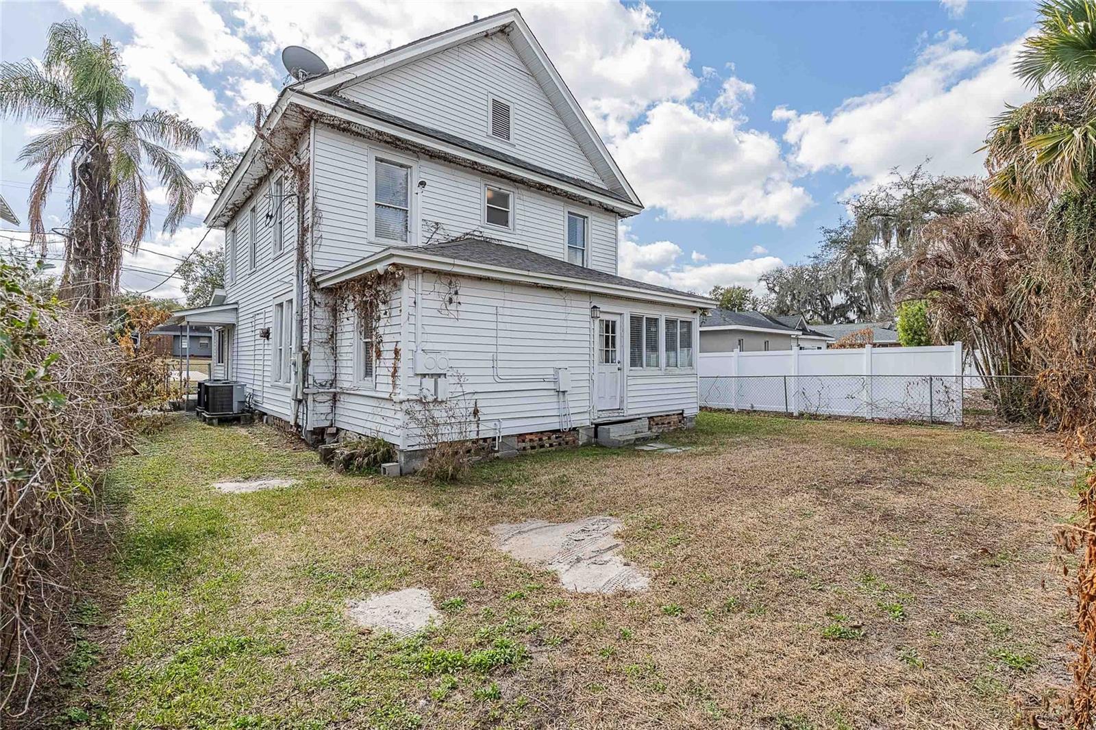 Image 46 of 49 For 402 Poinsettia Street