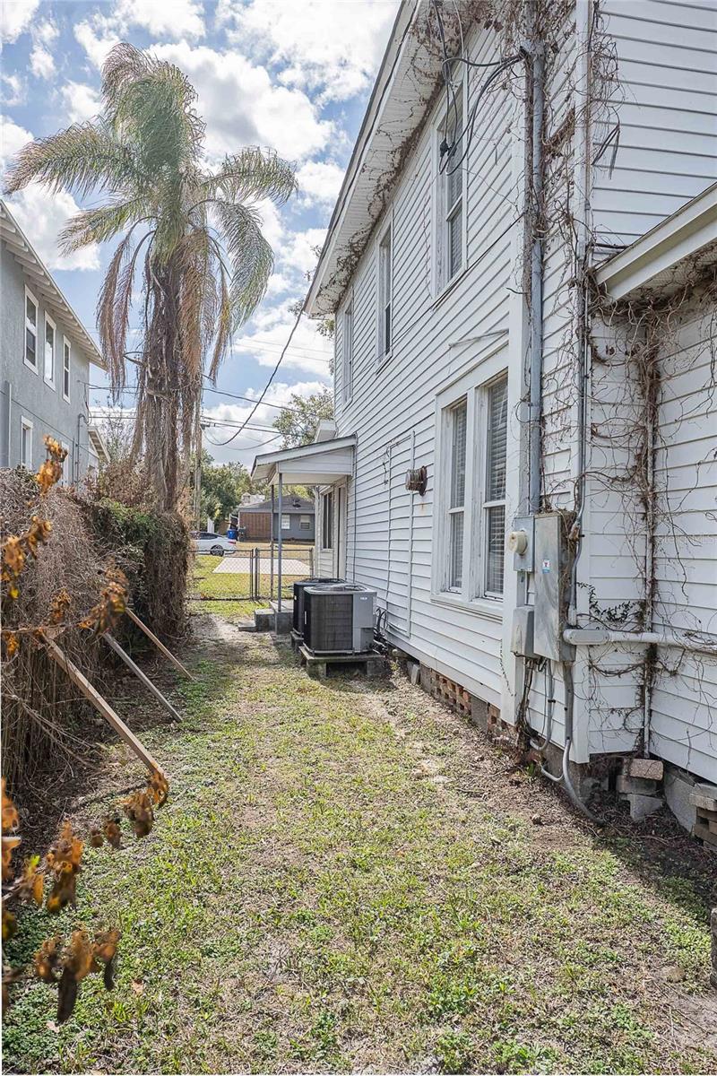 Image 47 of 49 For 402 Poinsettia Street