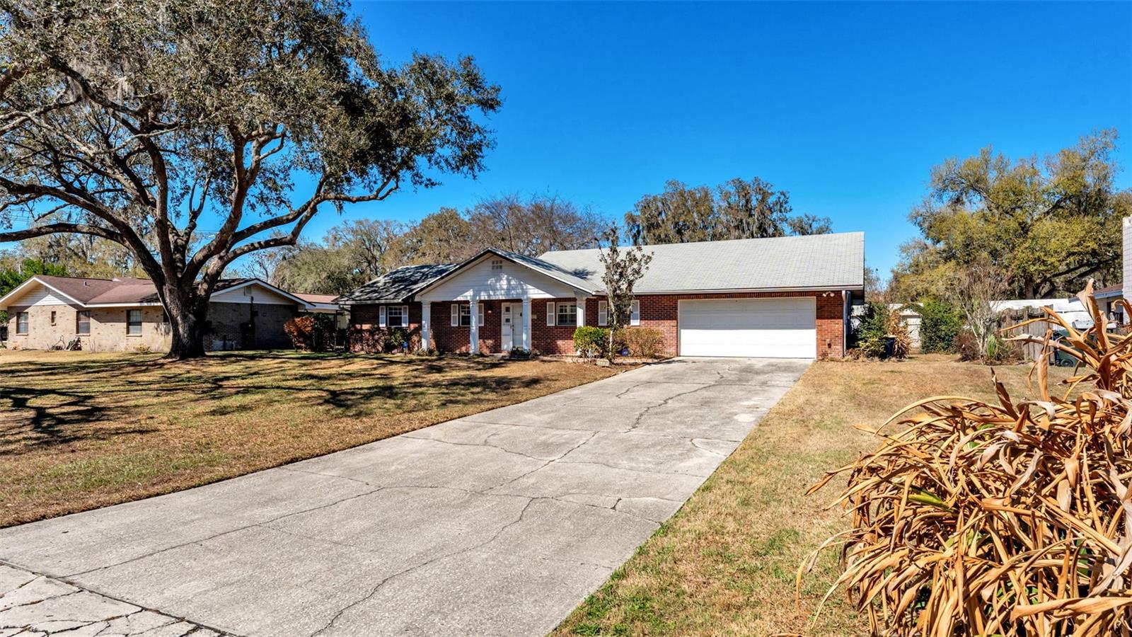 Image 4 of 39 For 1220 Spring Court