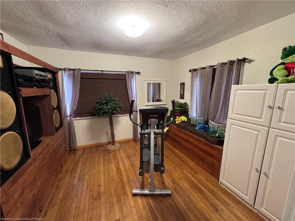 Image 5 of 22 For 930 Main Street