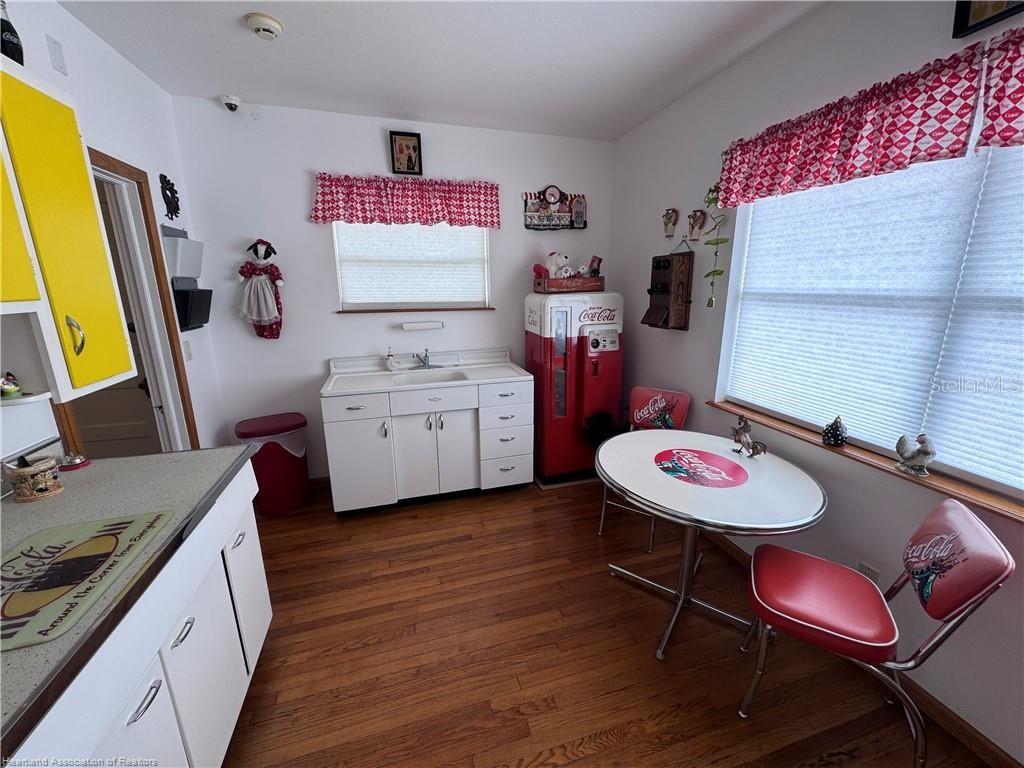 Image 6 of 22 For 930 Main Street