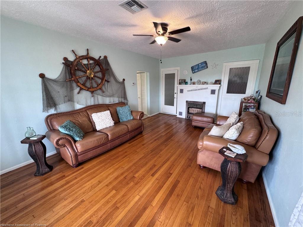 Image 9 of 22 For 930 Main Street