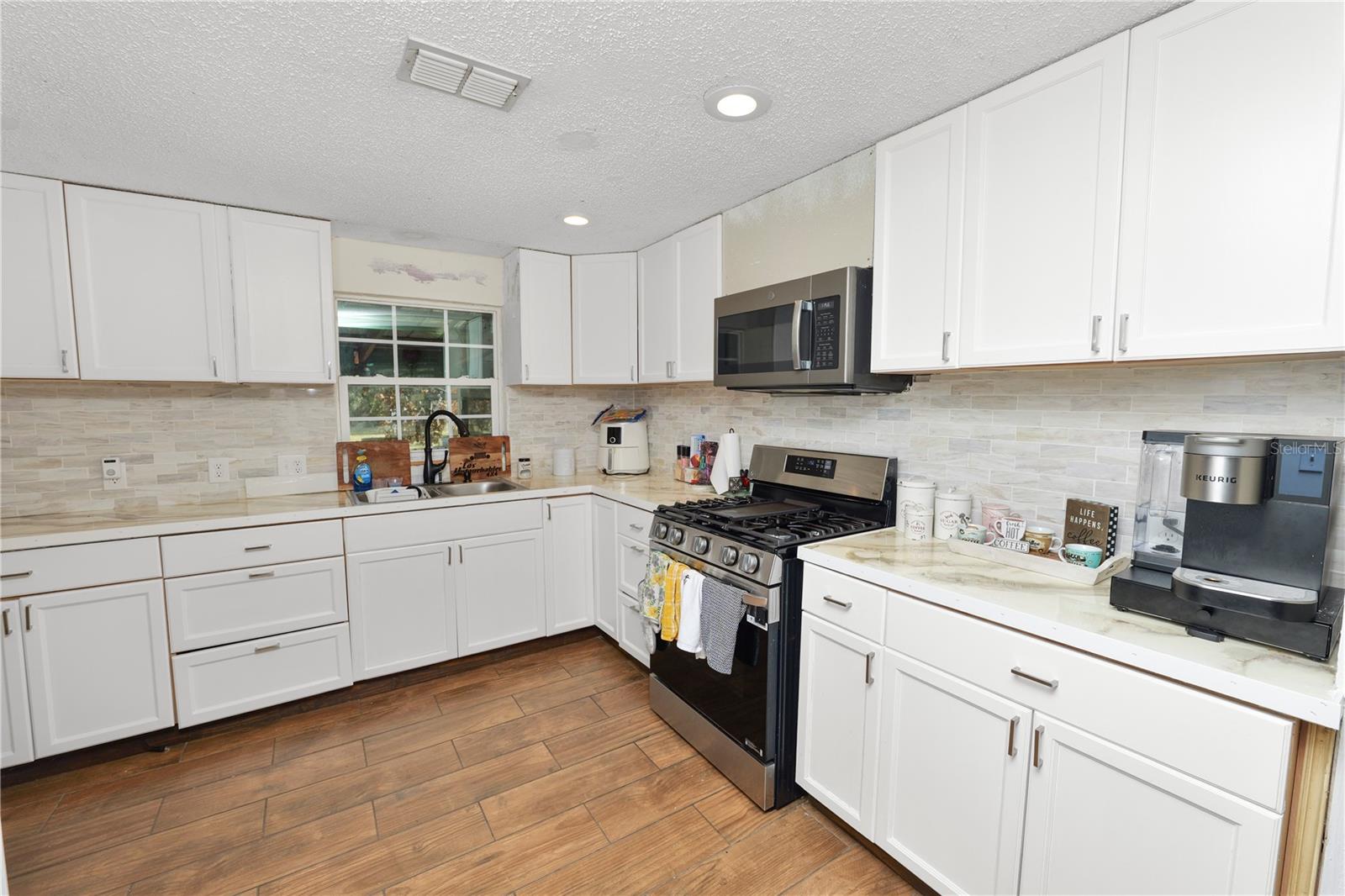 Image 20 of 50 For 18 Crescent Ridge Road