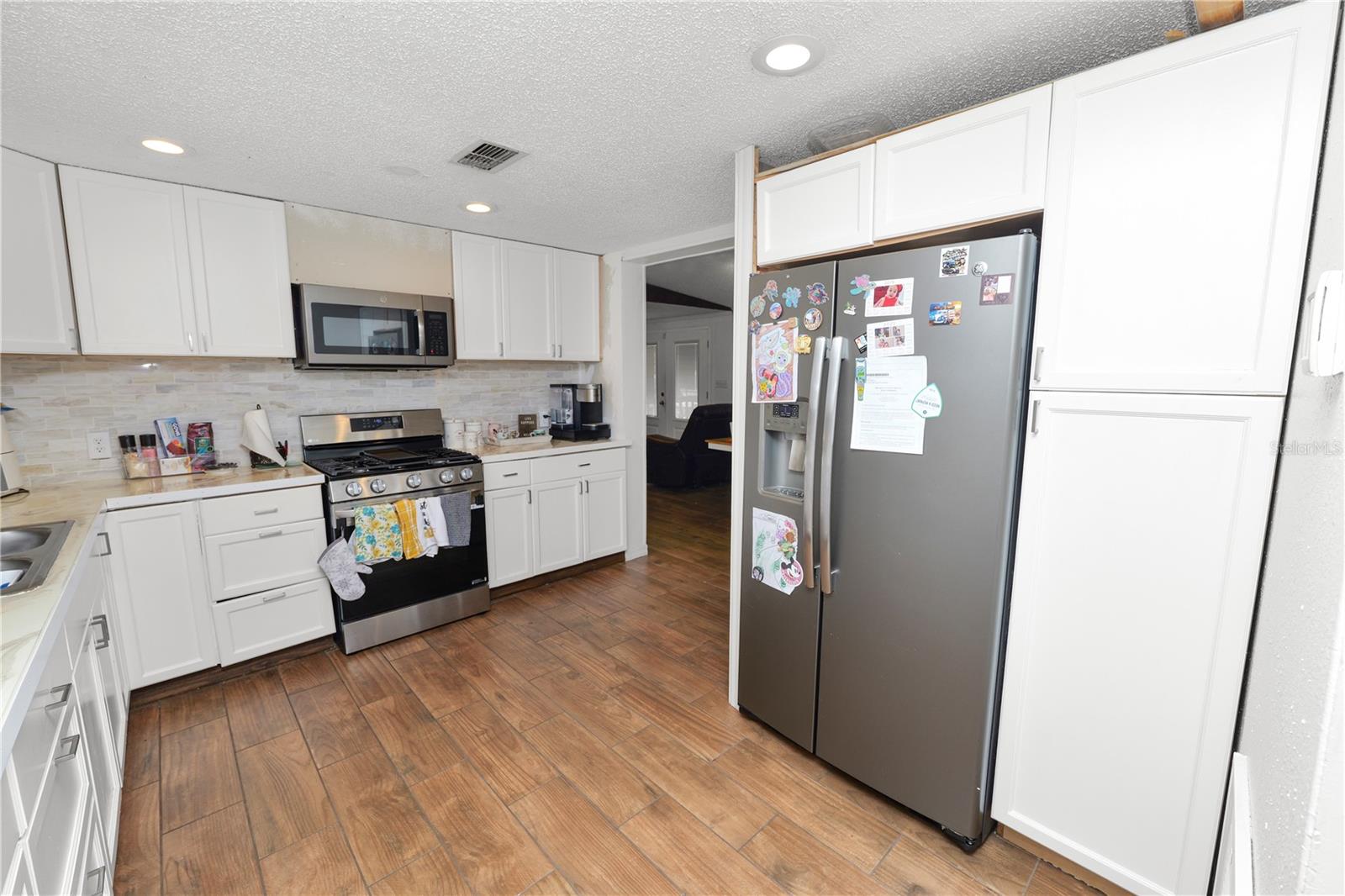 Image 21 of 50 For 18 Crescent Ridge Road