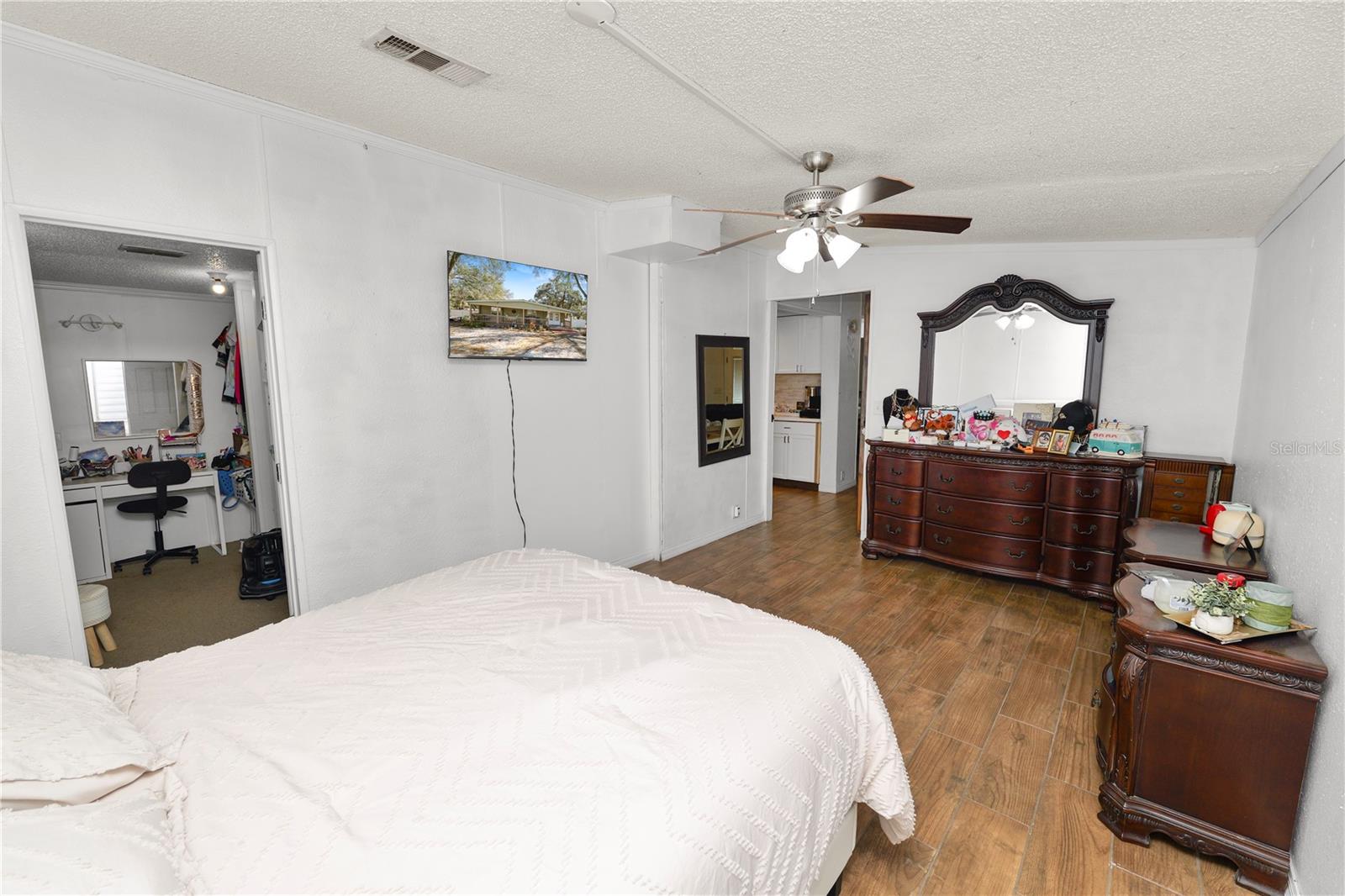 Image 22 of 50 For 18 Crescent Ridge Road