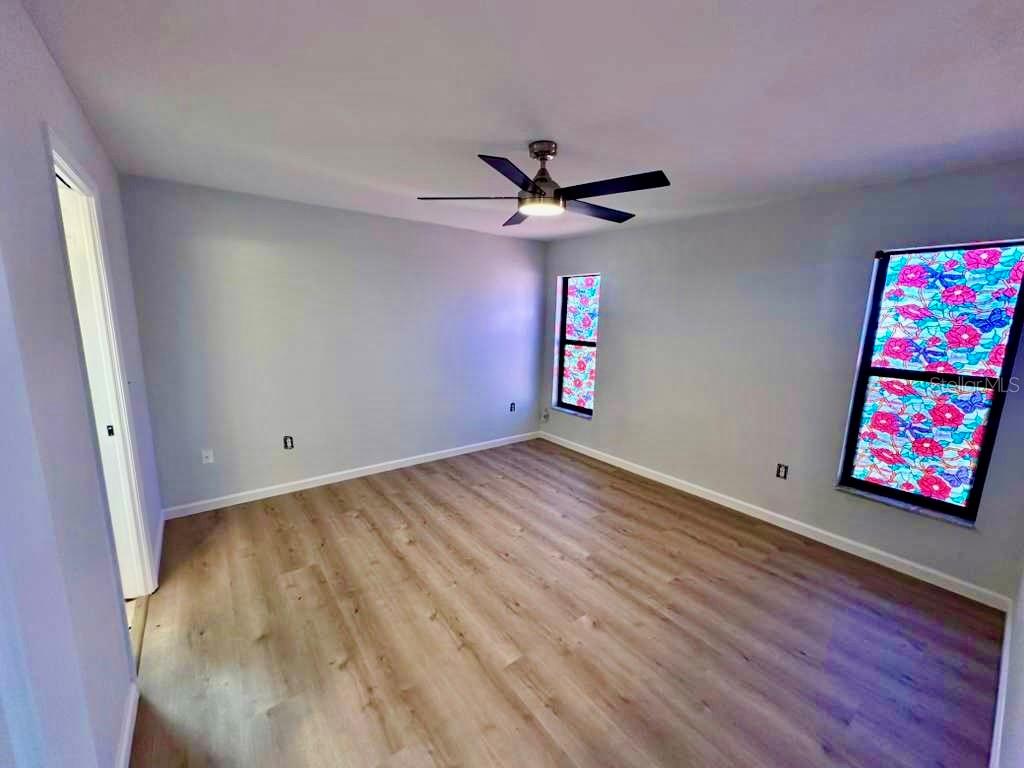 Image 10 of 13 For 4325 Thompson Avenue