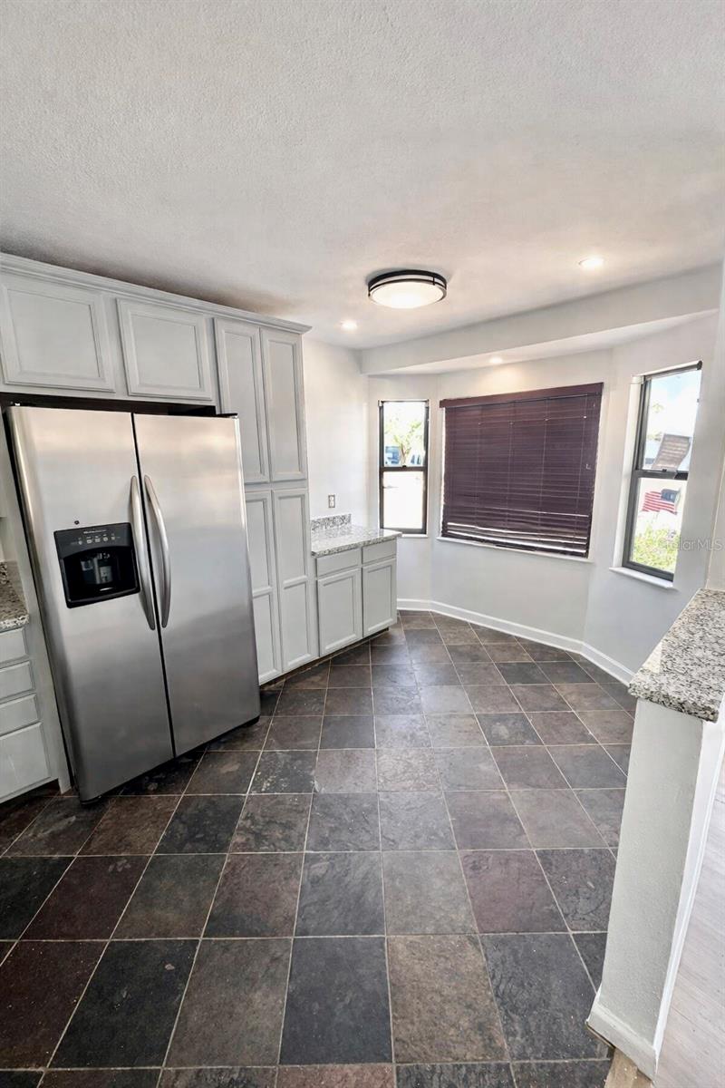 Image 4 of 13 For 4325 Thompson Avenue