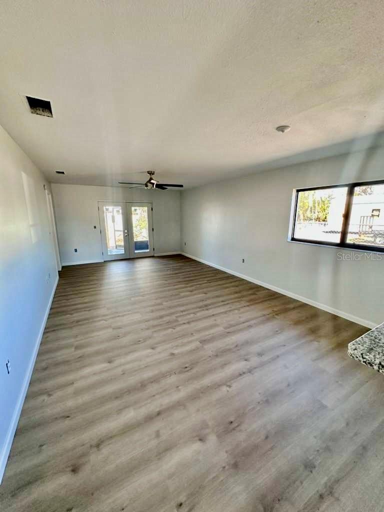 Image 5 of 13 For 4325 Thompson Avenue