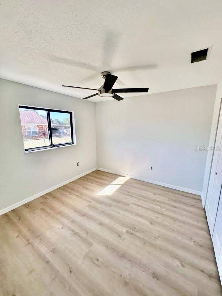 Image 7 of 13 For 4325 Thompson Avenue