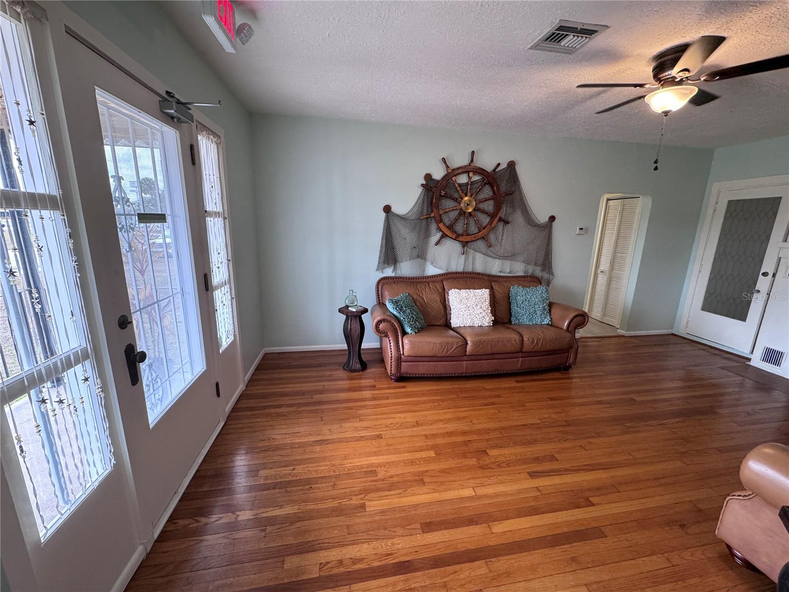 Image 18 of 25 For 930 Main Street