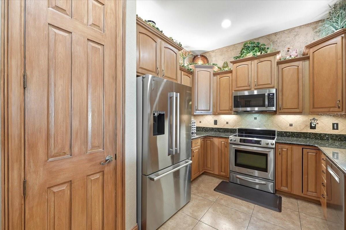 Image 18 of 48 For 548 Meandering Way