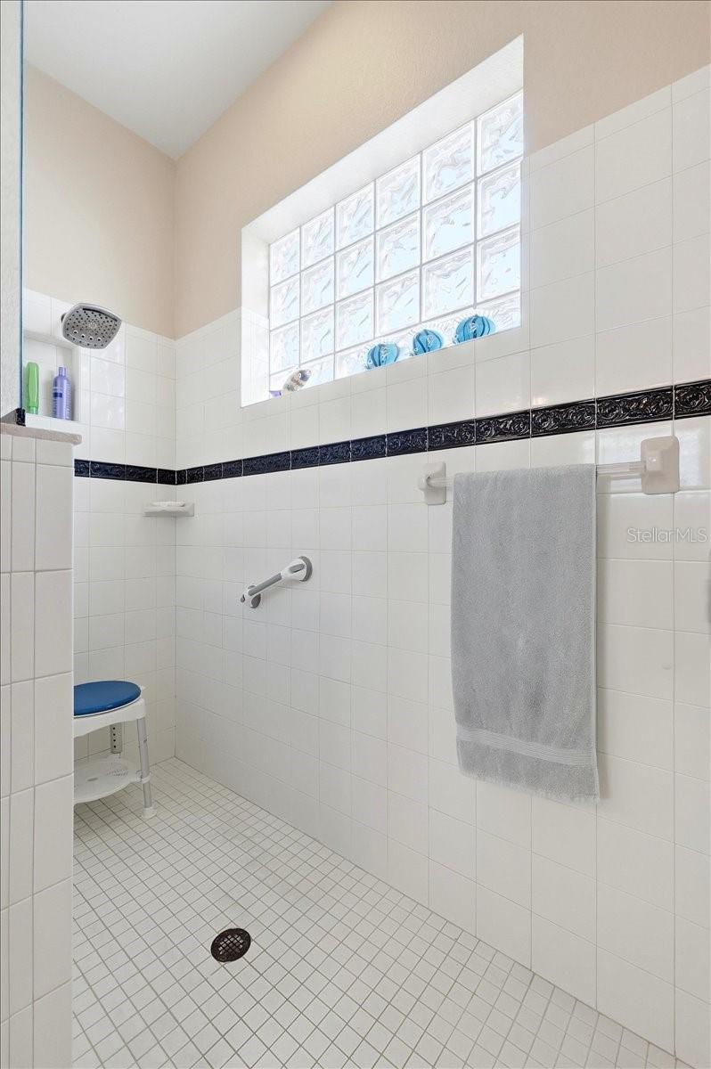 Image 30 of 48 For 548 Meandering Way