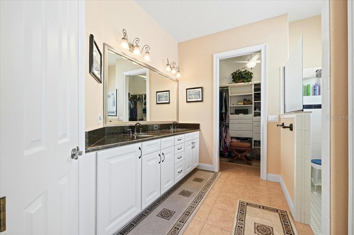 Image 31 of 48 For 548 Meandering Way