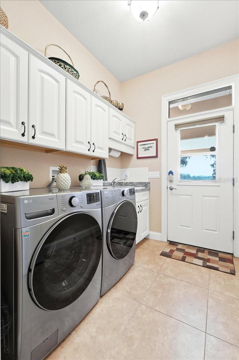 Image 40 of 48 For 548 Meandering Way