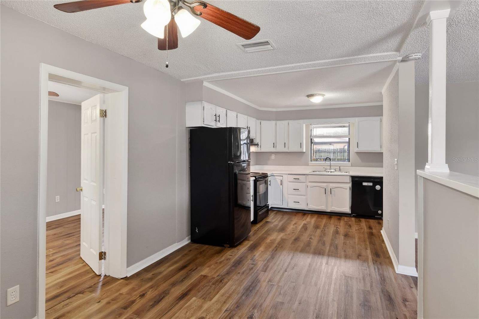 Image 11 of 44 For 435 Lucille Street