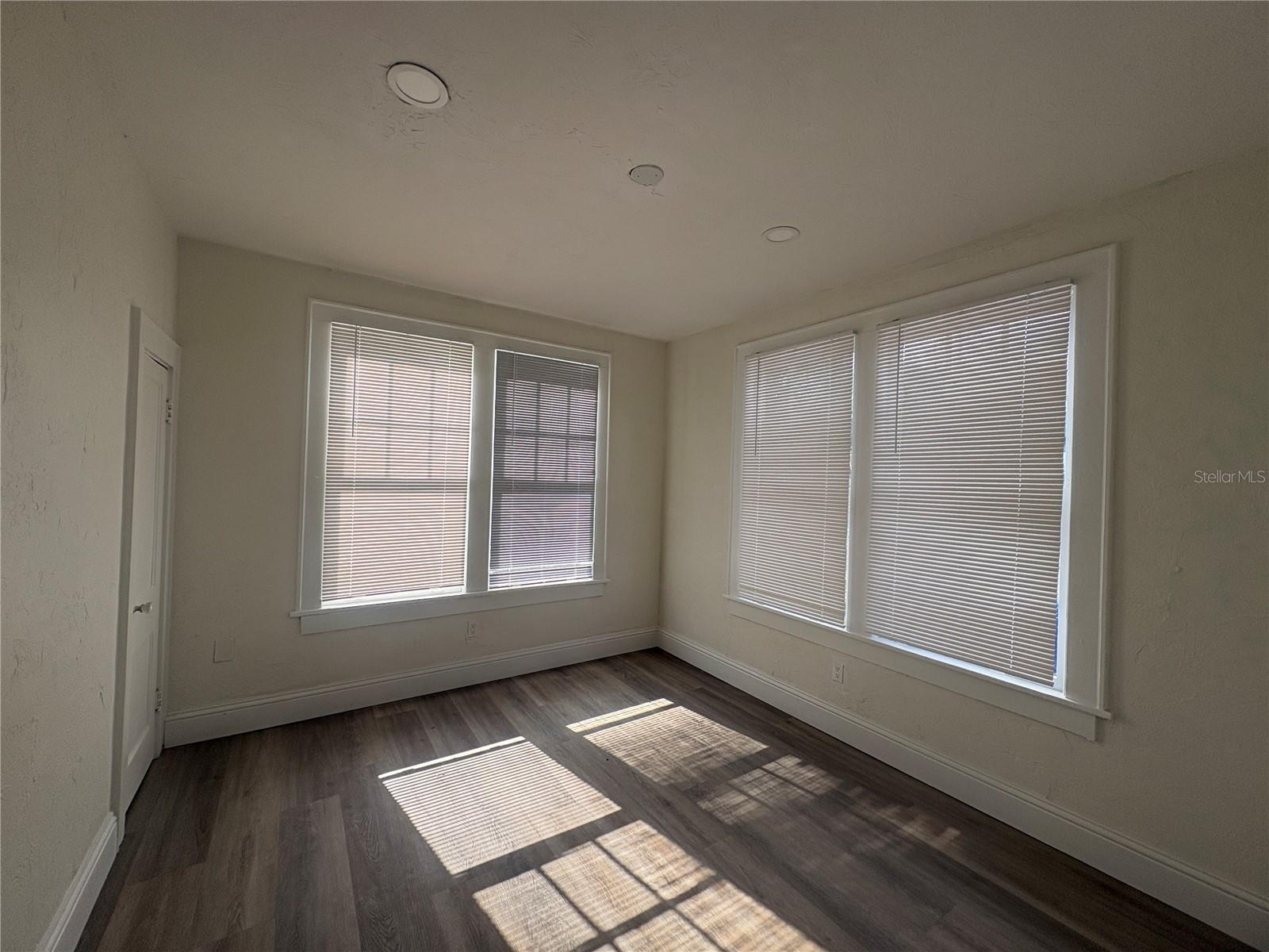 Image 12 of 16 For 729 Palmetto Street 1