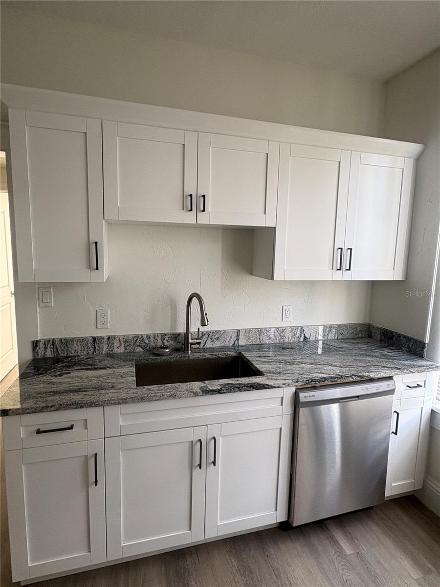 Image 2 of 16 For 729 Palmetto Street 1