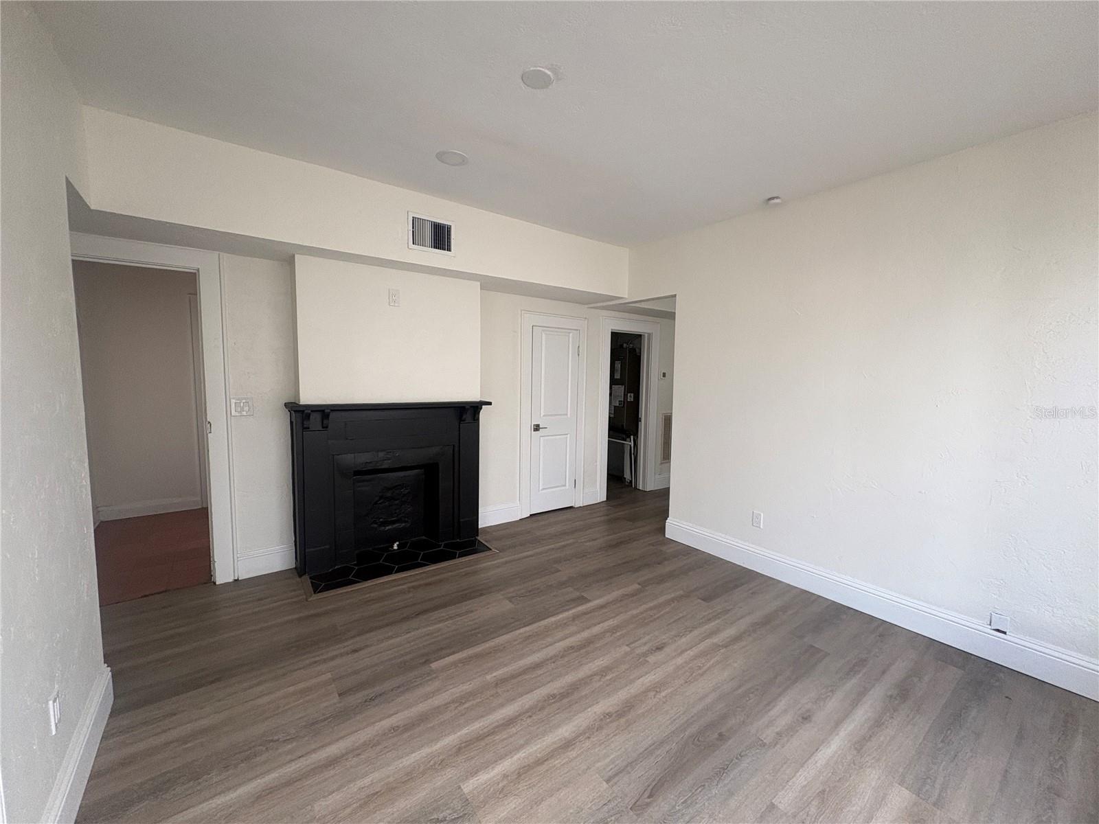 Image 7 of 16 For 729 Palmetto Street 1