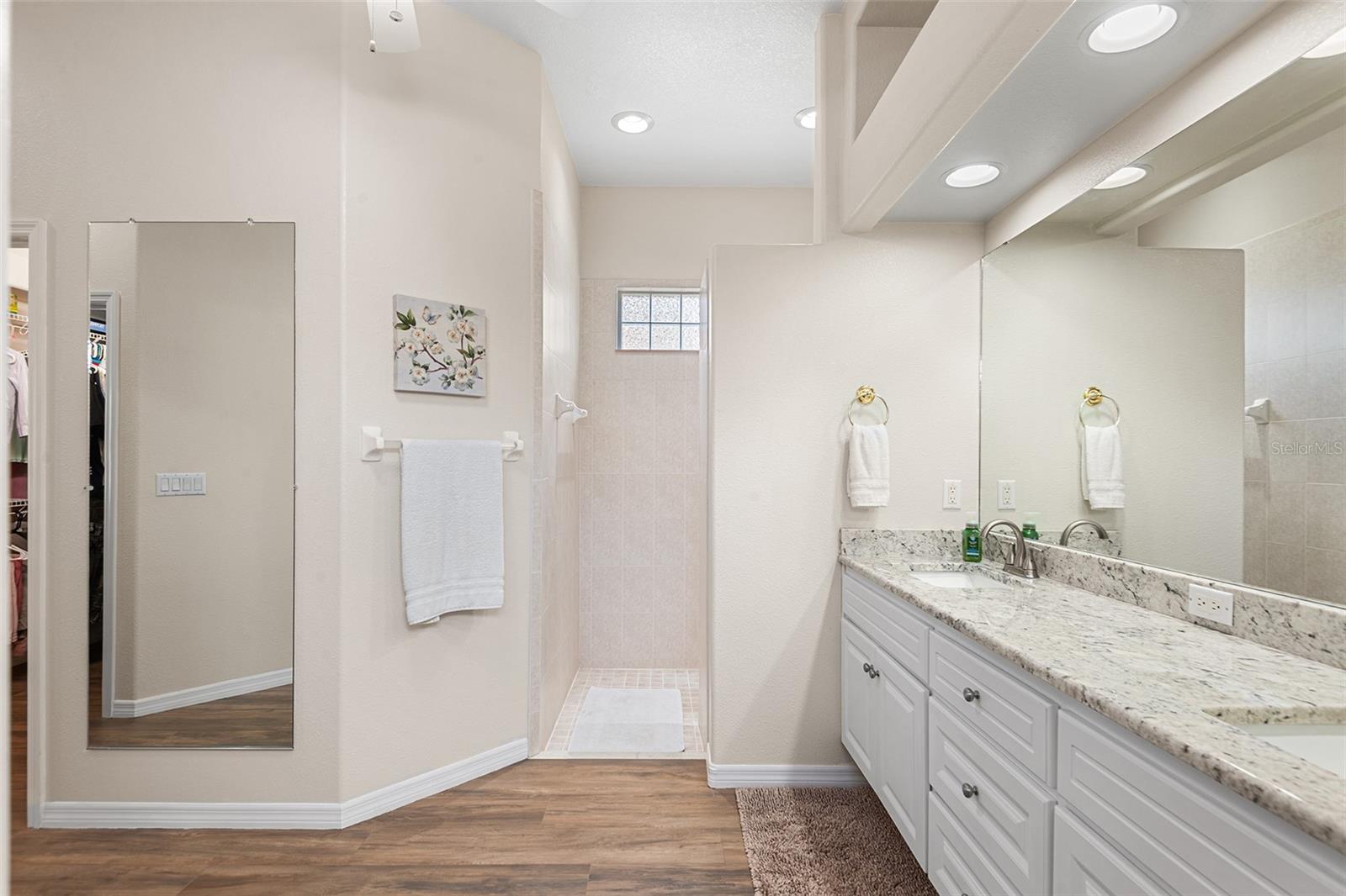 Image 24 of 42 For 5440 Bloomfield Boulevard